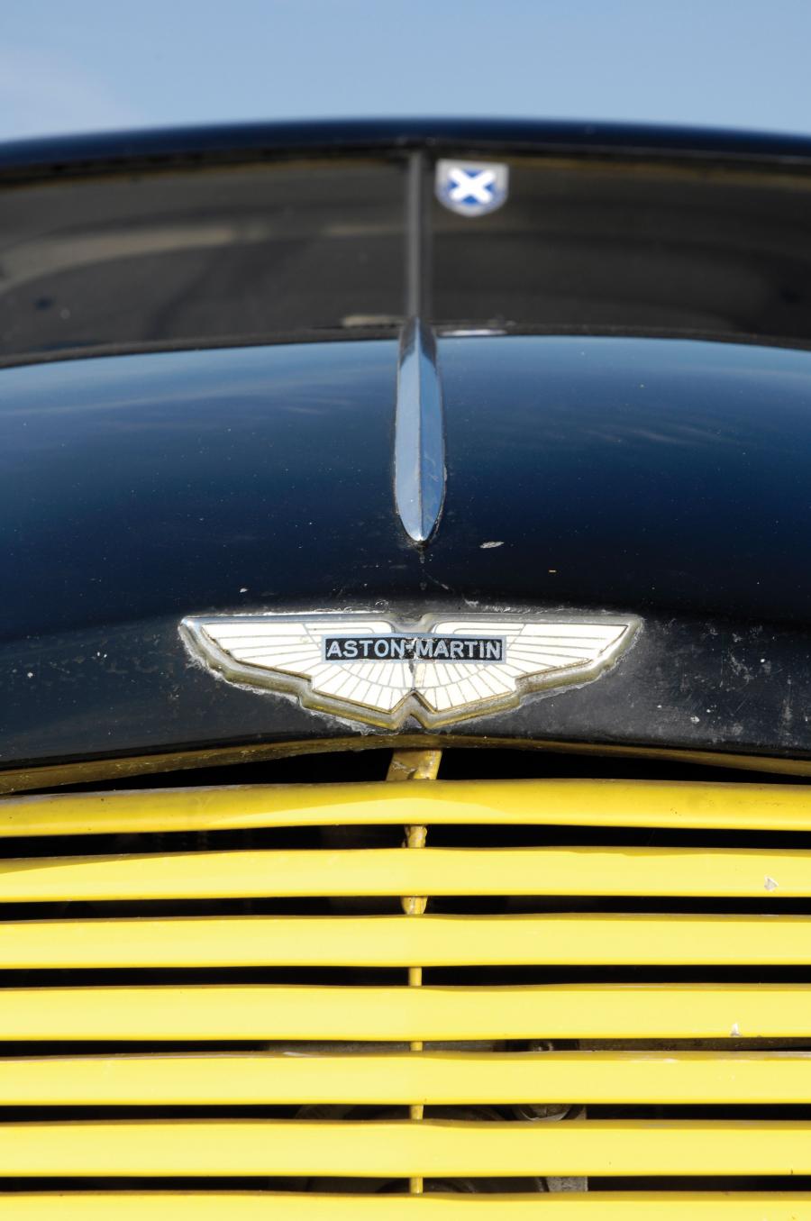 Логотип Aston Martin DB2 Team Car 1950 года  (фото 15 из 35)